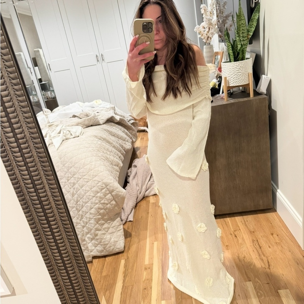 Meshki Cream Off-Shoulder Maxi Dress - Picture 2 of 2
